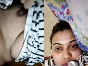 Today Exclusive-Desi Girl Showing Boobs on Video Call