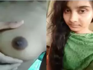 Today Exclusive- Cute Desi Girl Showing Her Boobs
