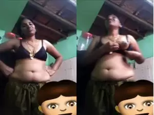 Sexy Mallu Bhabhi Showing Her Boobs on Video Call