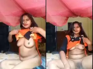 Today Exclusive- Sexy Desi Bhabhi Showing Boobs and Pussy