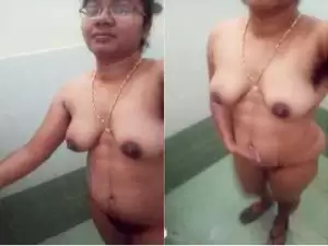 Today Exclusive- Desi Milf Record Her Nude Selfie