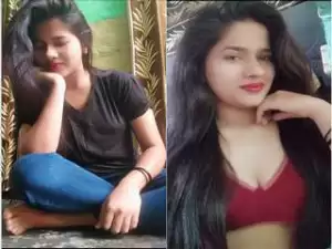 Today Exclusive- Cute Desi Girl Showing Boobs to Lover On Video Call