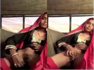 Today Exclusive- Horny Desi Bhabhi Showing her Boobs and Masturbating Part 2