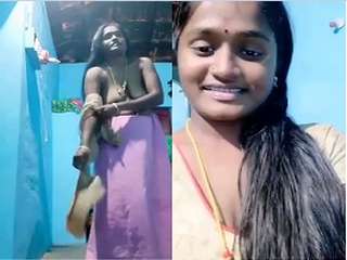Today Exclusive- Horny Tamil Bhabhi Showing Her Boobs and Pussy