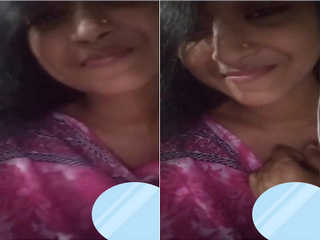 Today Exclusive- Cute Desi gf Showing Boobs on video call