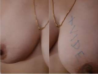 Today Exclusive-  Desi Bhabhi Showing Her Boobs