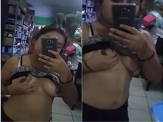 Today Exclusive-Cute Desi Girl Capture her Boob Video