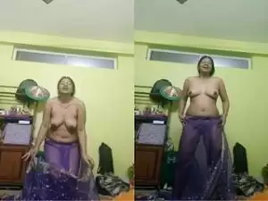 Today Exclusive – Sexy Desi BHabhi Record Dance Clip For Hubby