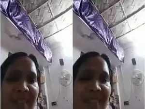 Today Exclusive -Desi Bhabhi Showing Her Pussy