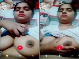 Today Exclusive – Sexy Desi Girl Showing her Boobs