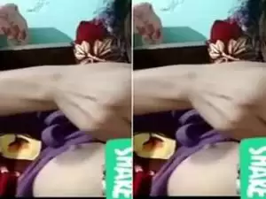Today Exclusive – Desi Girl Showing Her Boobs