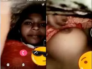 Today Exclusive -Village Girl Showing Her Boobs In Video Call