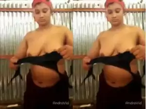 Today Exclusive – Sexy Desi Girl Record Her Bathing Video