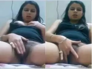 Today Exclusive – Cute Desi Girl Showing her Boobs and Fingering