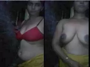 Today Exclusive – Desi Bhabhi Showing Her Boobs Part 2