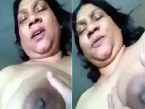 Today Exclusive – Desi Milf Showing Her Boobs and Pussy