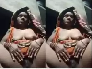 Today Exclusive – Desi Bhabhi Showing Her Boobs and Pussy
