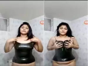 Today Exclusive – Sexy Desi Girl Bathing