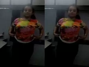 Today Exclusive – Sexy Desi Girl Showing Her Boobs to Lover On Video Call Part 1