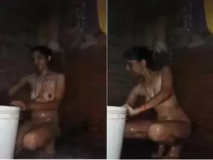 Today Exclusive – Cute Desi Village Girl Showing Her Boob and Bathing Part 6