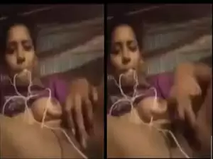 Today Exclusive- Desi Village Girl Showing her Boobs and Pussy