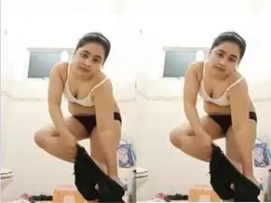 Today Exclusive- Cute Paki Girl Showing Her Boobs and Pussy