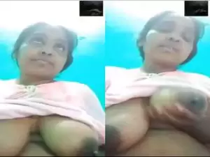 Today Exclusive- Tamil Bhabhi Showing Her Boob and Pussy to Lover On Video Call