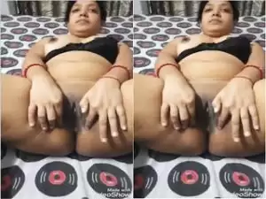 Today Exclusive- Famous Priya Bhabhi Showing Her Boobs and Pussy