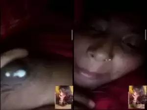 Today Exclusive- Desi Bhabhi Showing Her Milky Boobs