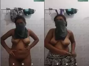 Today Exclusive- Desi girl Showing Her Boobs and Pussy to Lover On Video call