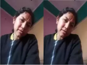Today Exclusive- Horny Bhabhi Showing Her Pussy