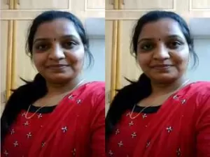 Today Exclusive- Sexy Desi Bhabhi Showing Boobs
