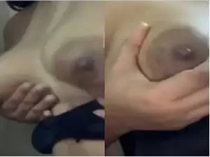 Today Exclusive- Sexy Desi Girl Play with her Boobs