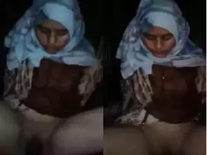 Today Exclusive- Desi Hijabi Gf Riding On lover Dick