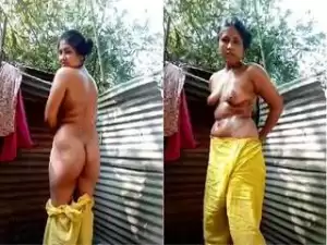 Today Exclusive- Village Girl Showing Her Boobs and Pussy
