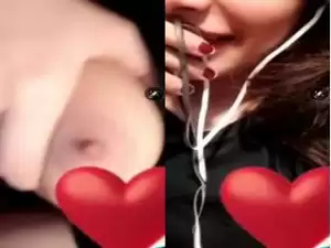Today Exclusive- Paki Girl Showing Her Boobs