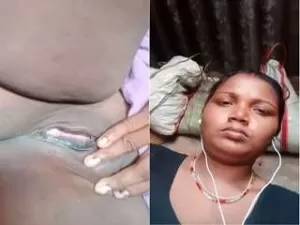 Today Exclusive- Horny Village Bhabhi Showing Her Boobs and Pussy part 2