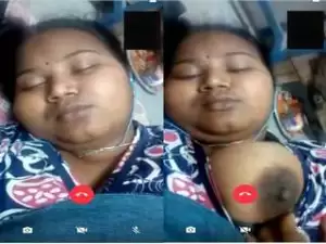 Today Exclusive- Tamil Bhabhi Showing Boobs on Video Call