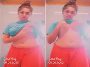 Today Exclusive- Cute Girl Play with her Boobs