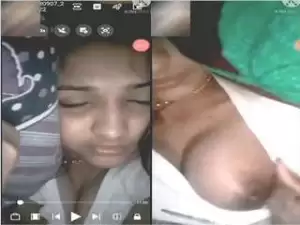 Today Exclusive- Cute Tamil Girl Showing Her Boobs