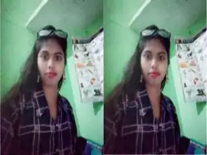 Today Exclusive- Desi Village Girl Showing Her Boobs Part 2