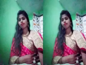 Today Exclusive- Desi Village Girl Showing Her Boobs Part 1
