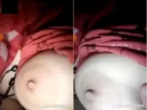Today Exclusive- Bhabhi Showing Her Boobs on Video Call