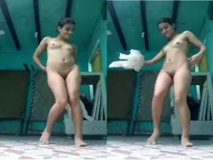 Today Exclusive- Sexy Desi Girl Nude Dancing