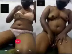 Today Exclusive- Sexy Lankan Girl Showing her Boobs and Pussy On Video Call Part 1