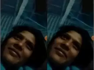 Today Exclusive- Bhabhi Showing her Pussy