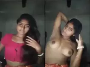 Today Exclusive- Horny Bhabhi Play with her Boobs