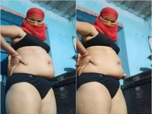 Today Exclusive- Desi Girl Showing her Boobs and Pussy part 1
