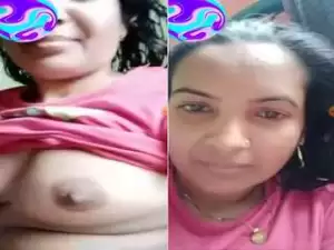 Today Exclusive- Boudi Showing her Boobs
