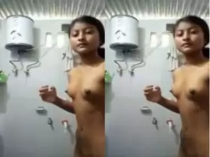 Today Exclusive- Cute Desi Girl Bathing